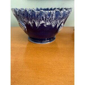Signed Studio pottery Bowl With Drip Glaze & Textured Edge - Blue & White